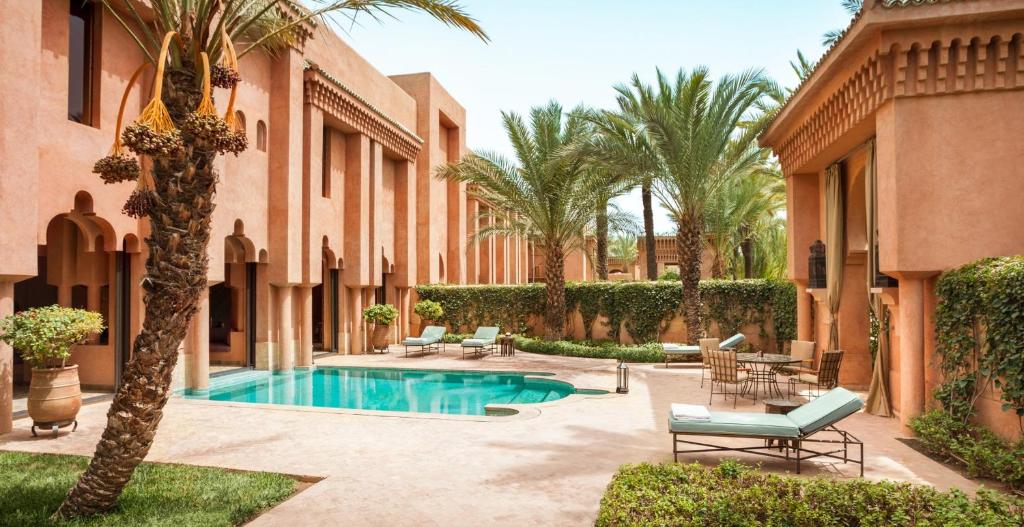 Amanjena Marrakech with palms and pool